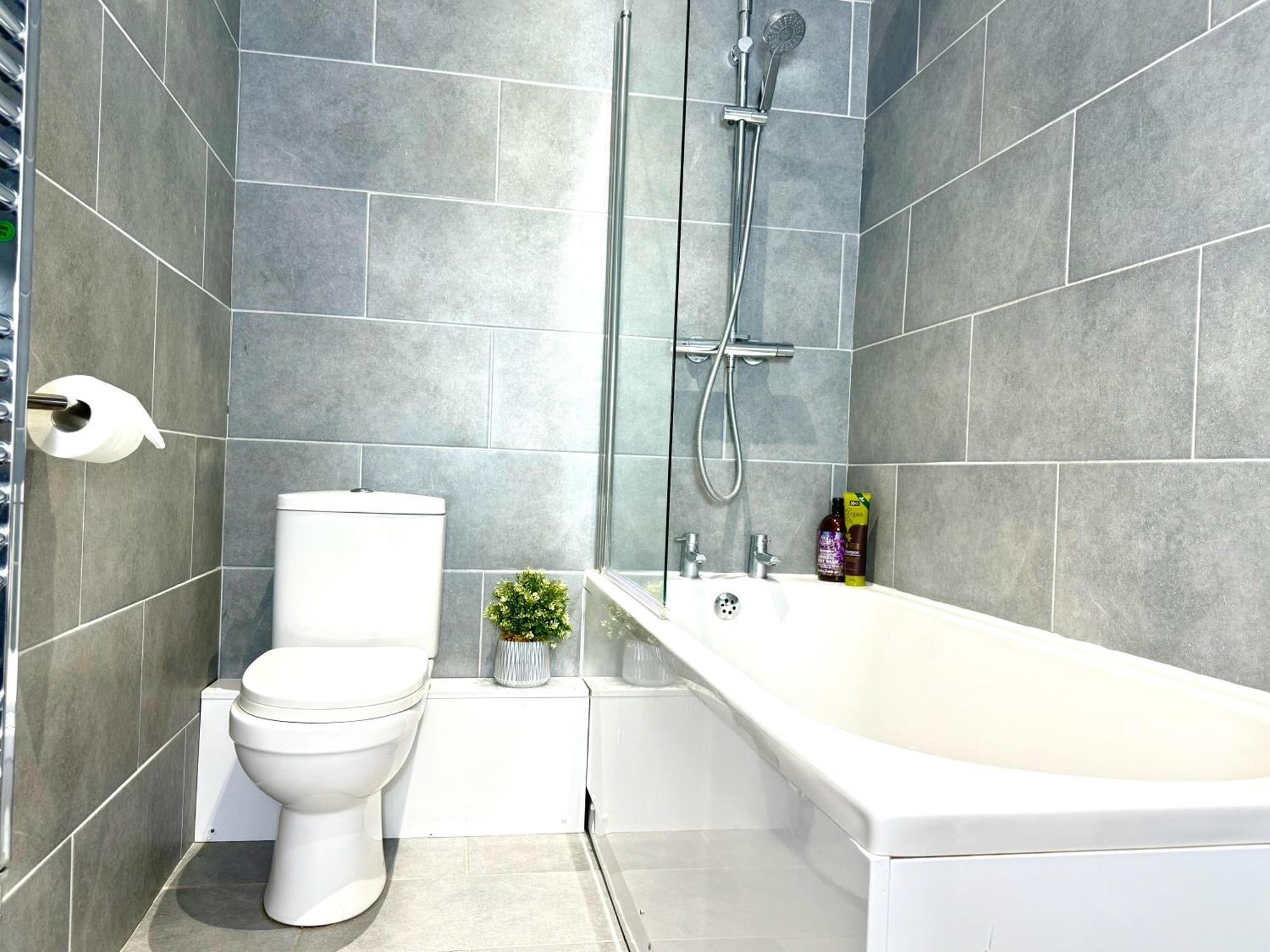 Hazel 1-Bedroom Cousy Flat, Parking, Wifi, Prime Location, Close To Blenheim Palace & Oxford Kidlington Extérieur photo