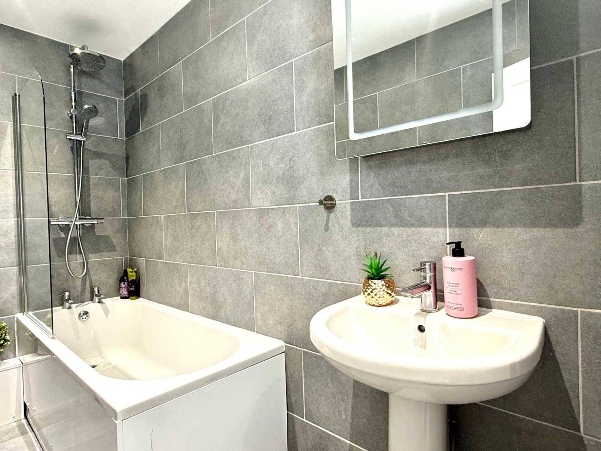 Hazel 1-Bedroom Cousy Flat, Parking, Wifi, Prime Location, Close To Blenheim Palace & Oxford Kidlington Extérieur photo