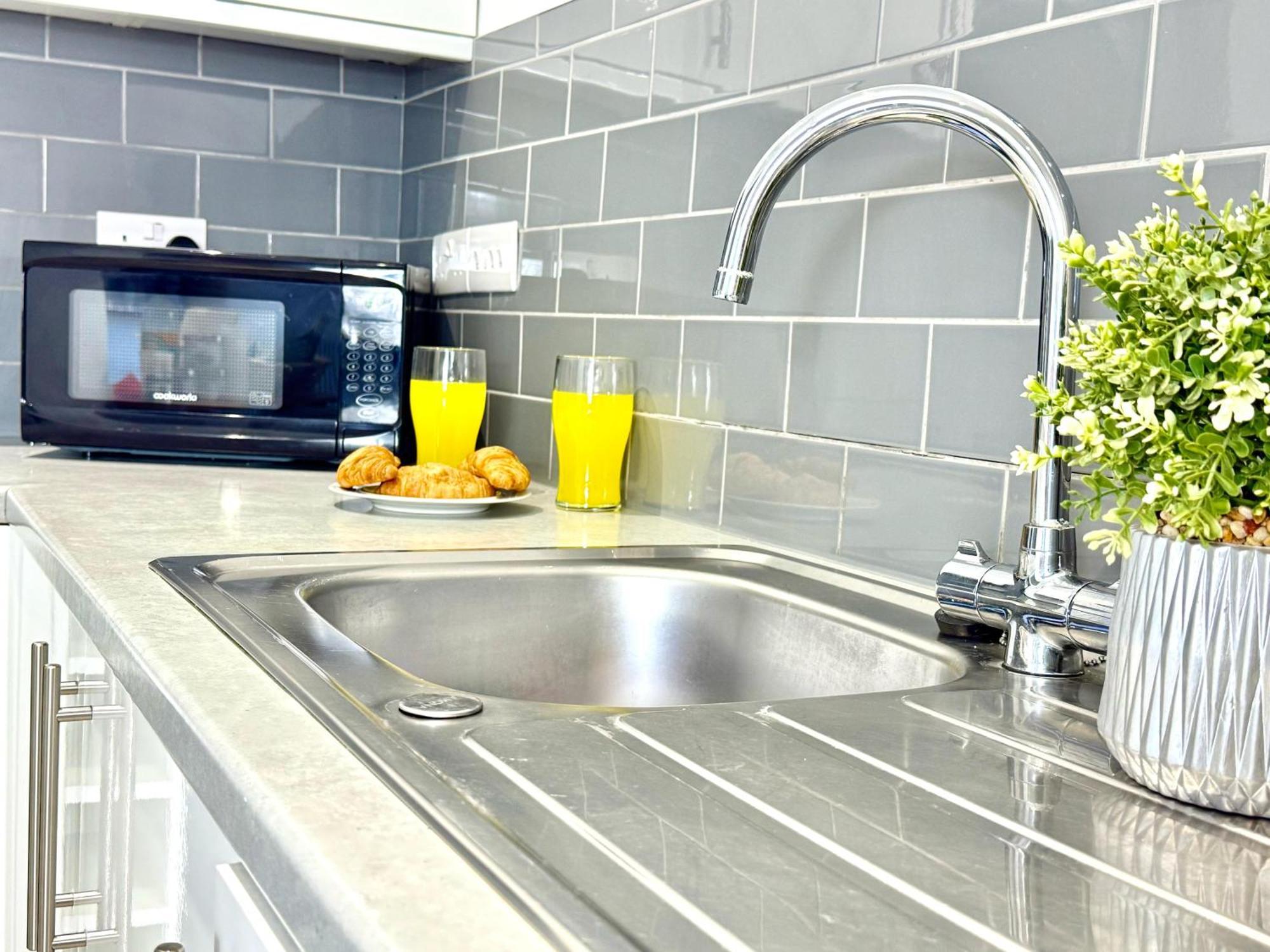 Hazel 1-Bedroom Cousy Flat, Parking, Wifi, Prime Location, Close To Blenheim Palace & Oxford Kidlington Extérieur photo