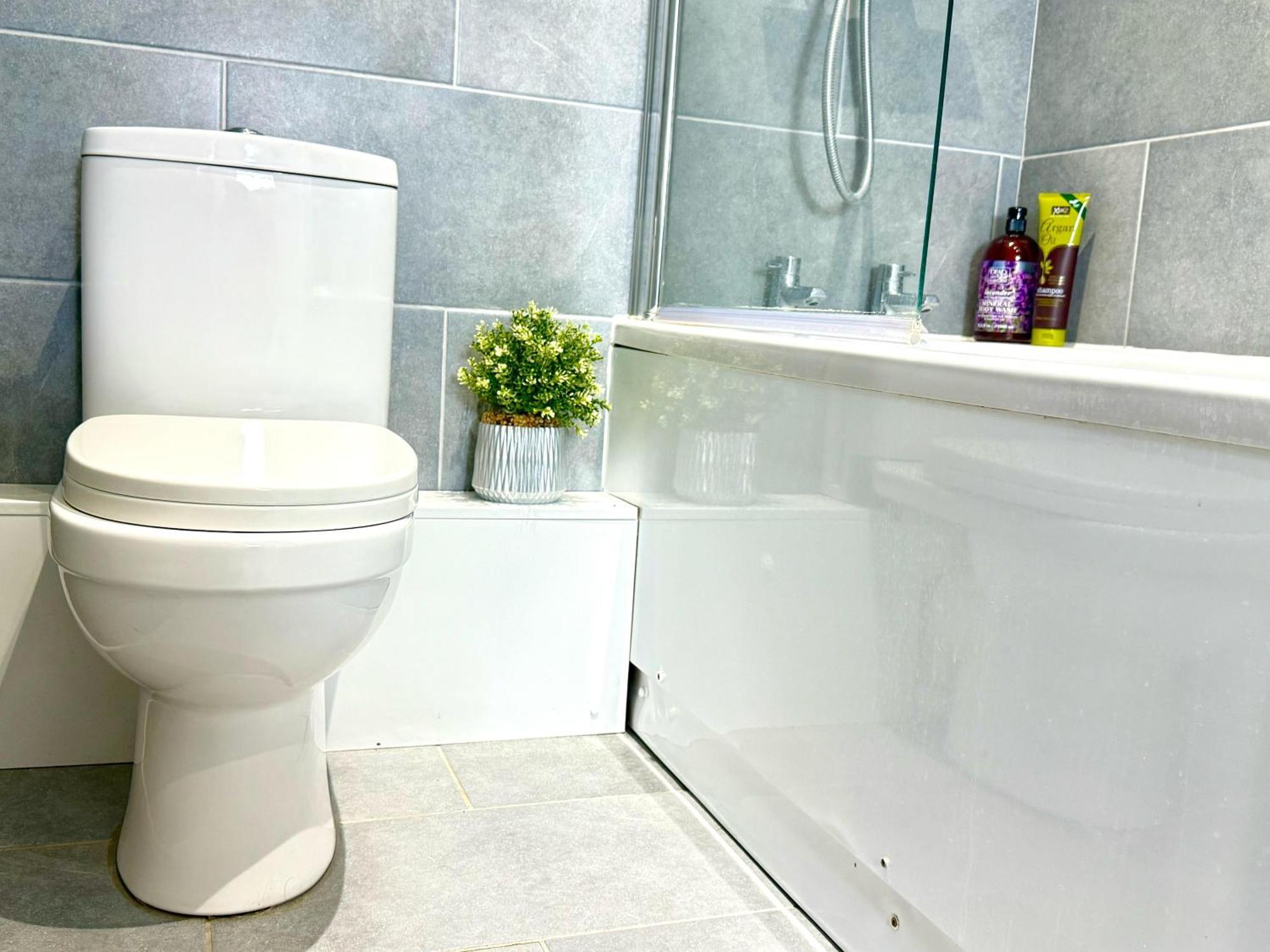 Hazel 1-Bedroom Cousy Flat, Parking, Wifi, Prime Location, Close To Blenheim Palace & Oxford Kidlington Extérieur photo