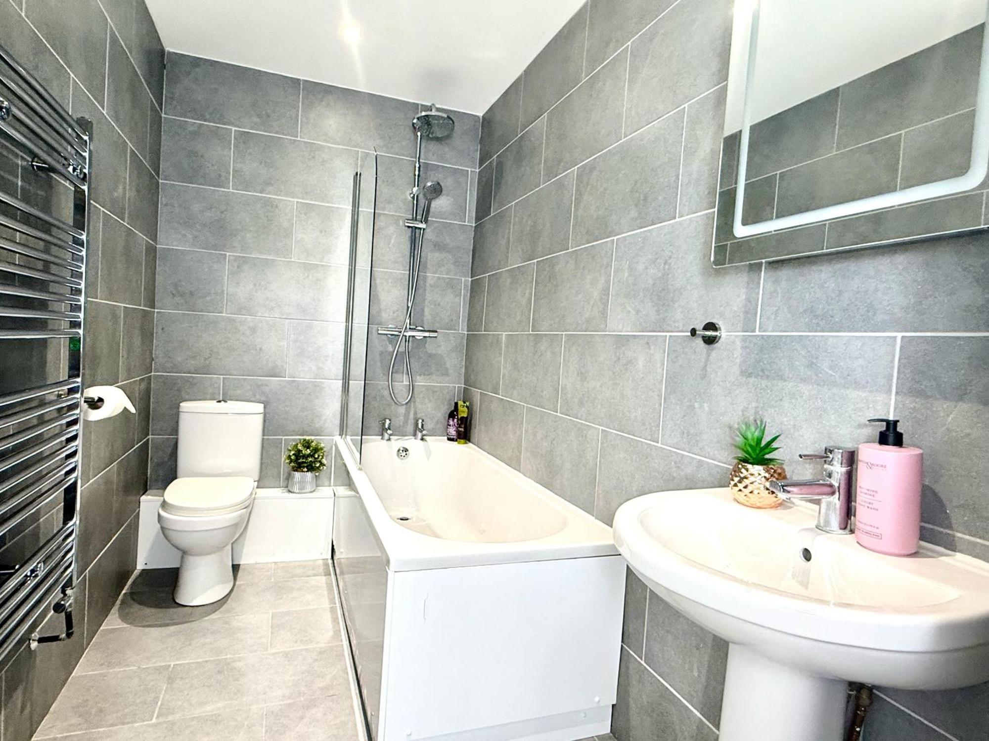 Hazel 1-Bedroom Cousy Flat, Parking, Wifi, Prime Location, Close To Blenheim Palace & Oxford Kidlington Extérieur photo