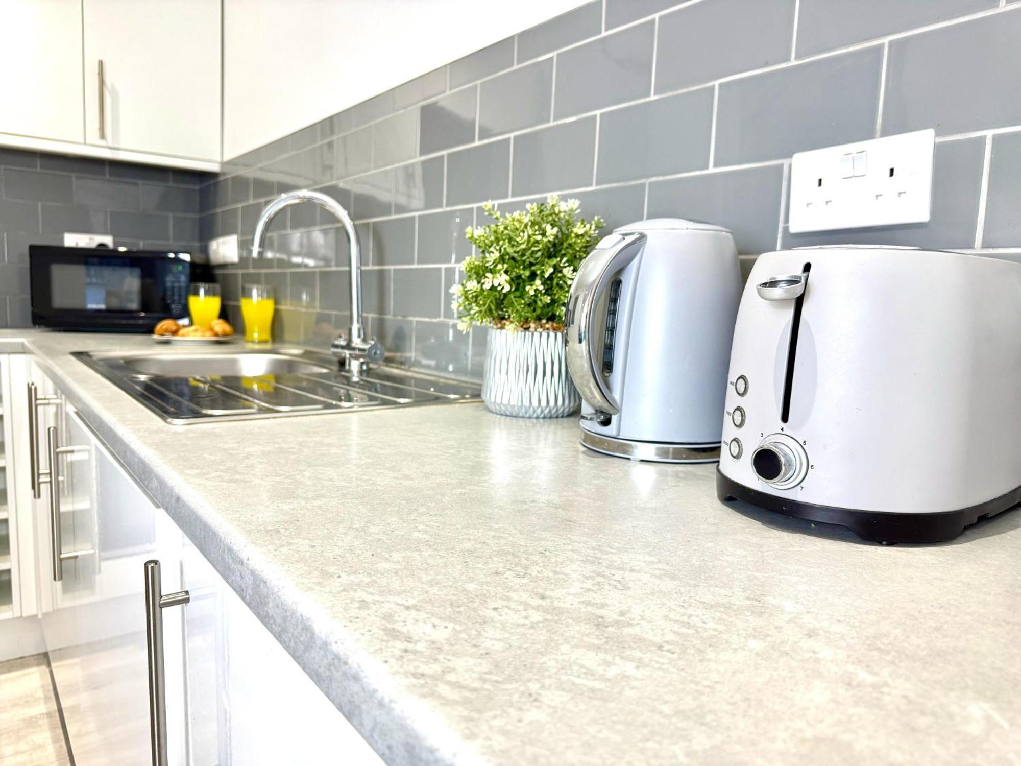 Hazel 1-Bedroom Cousy Flat, Parking, Wifi, Prime Location, Close To Blenheim Palace & Oxford Kidlington Extérieur photo