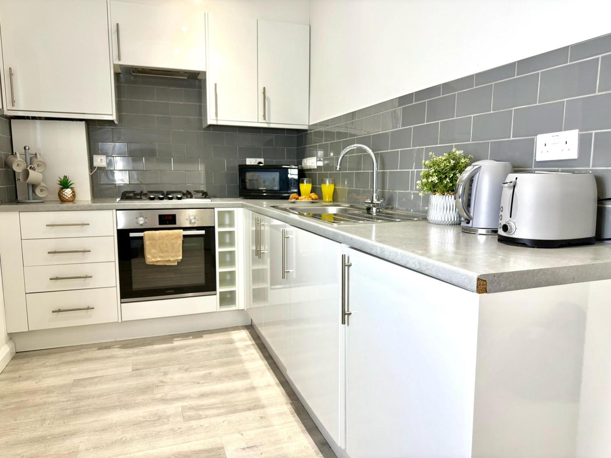 Hazel 1-Bedroom Cousy Flat, Parking, Wifi, Prime Location, Close To Blenheim Palace & Oxford Kidlington Extérieur photo